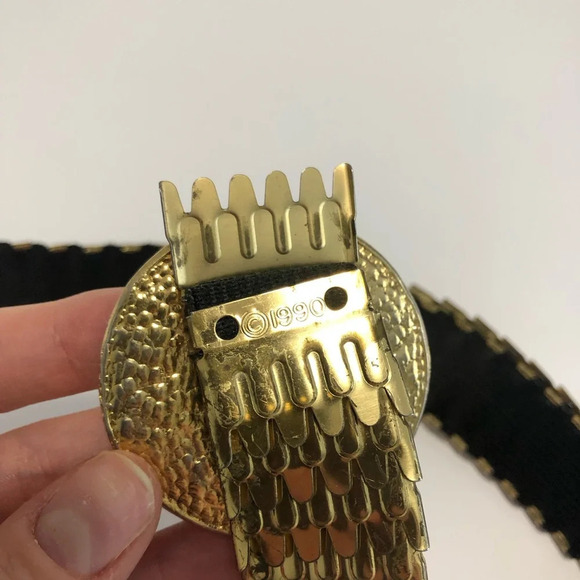 Vintage 90's Lion's Head Stretch Belt Gold Tone Medallion Scalloped Metal Scales - Picture 4 of 5